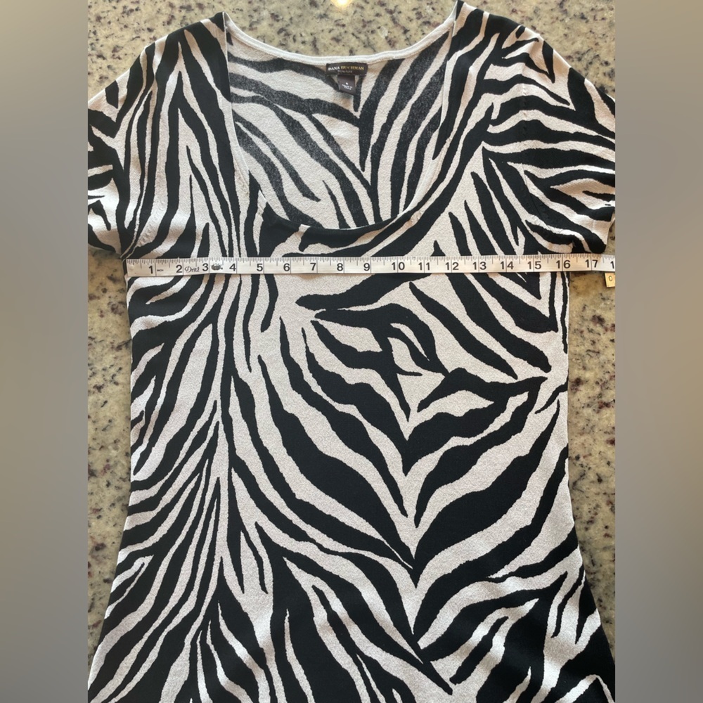Women’s rayon blend Dana Buckman square neck Zebra Print Top size small - Picture 3 of 6
